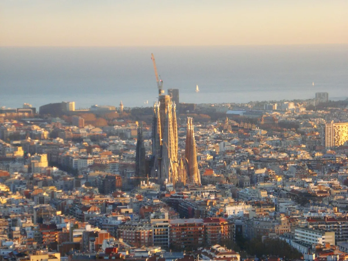 Blick über Barcelona mit der Sagrada Família