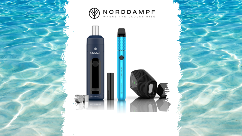 Vaporizer Relict, Terp Pen und Voity vor blauem Wasserhintergrund
