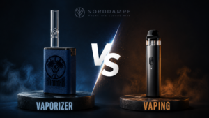 Dunkler Vergleich von Vaporizer und E-Zigarette: zwei Geräte stehen sich mit einem fett gedruckten „VS“ in der Mitte gegenüber