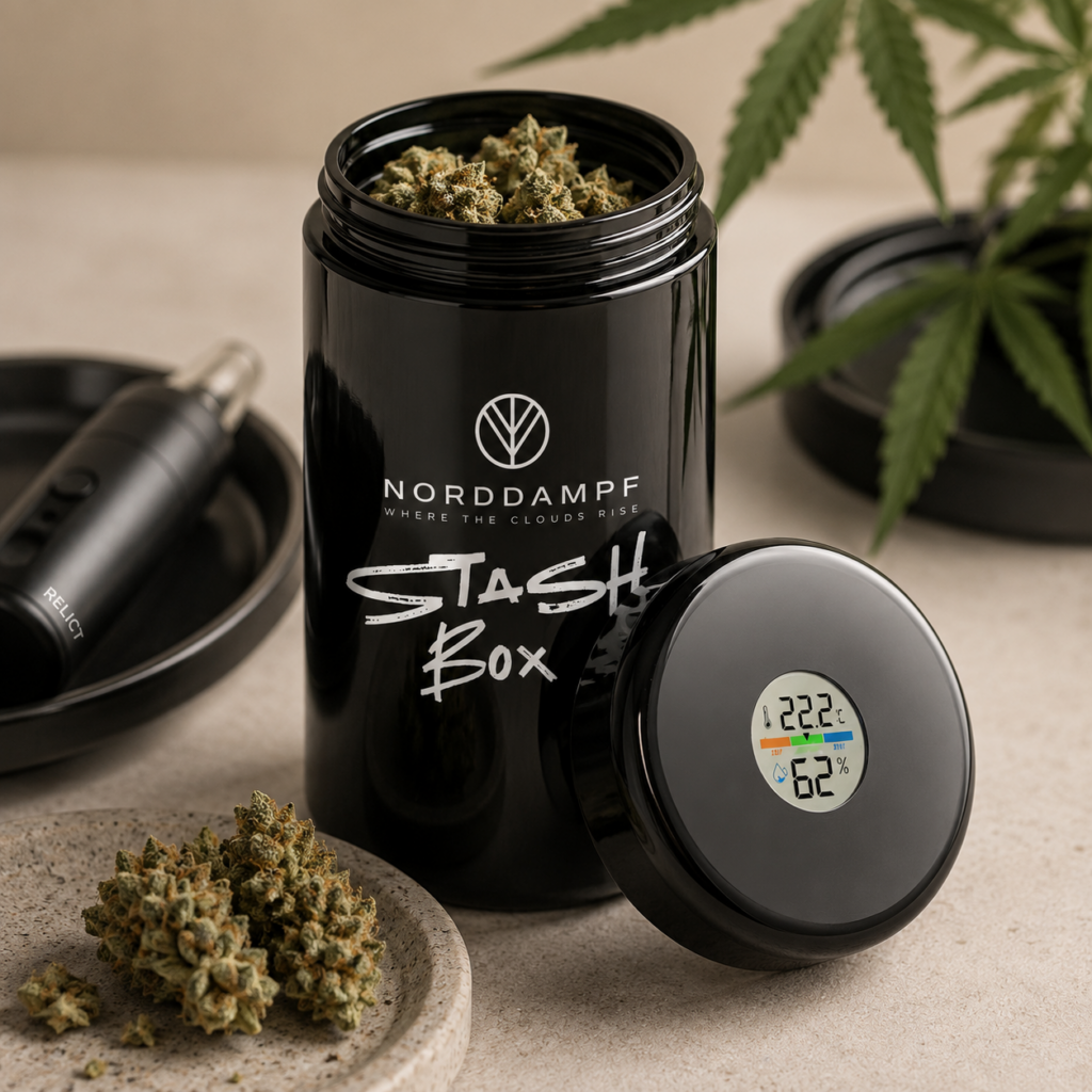 Cannabisblüte, gelagert in der Norddampf-Aufbewahrungsbox mit Hygrometer